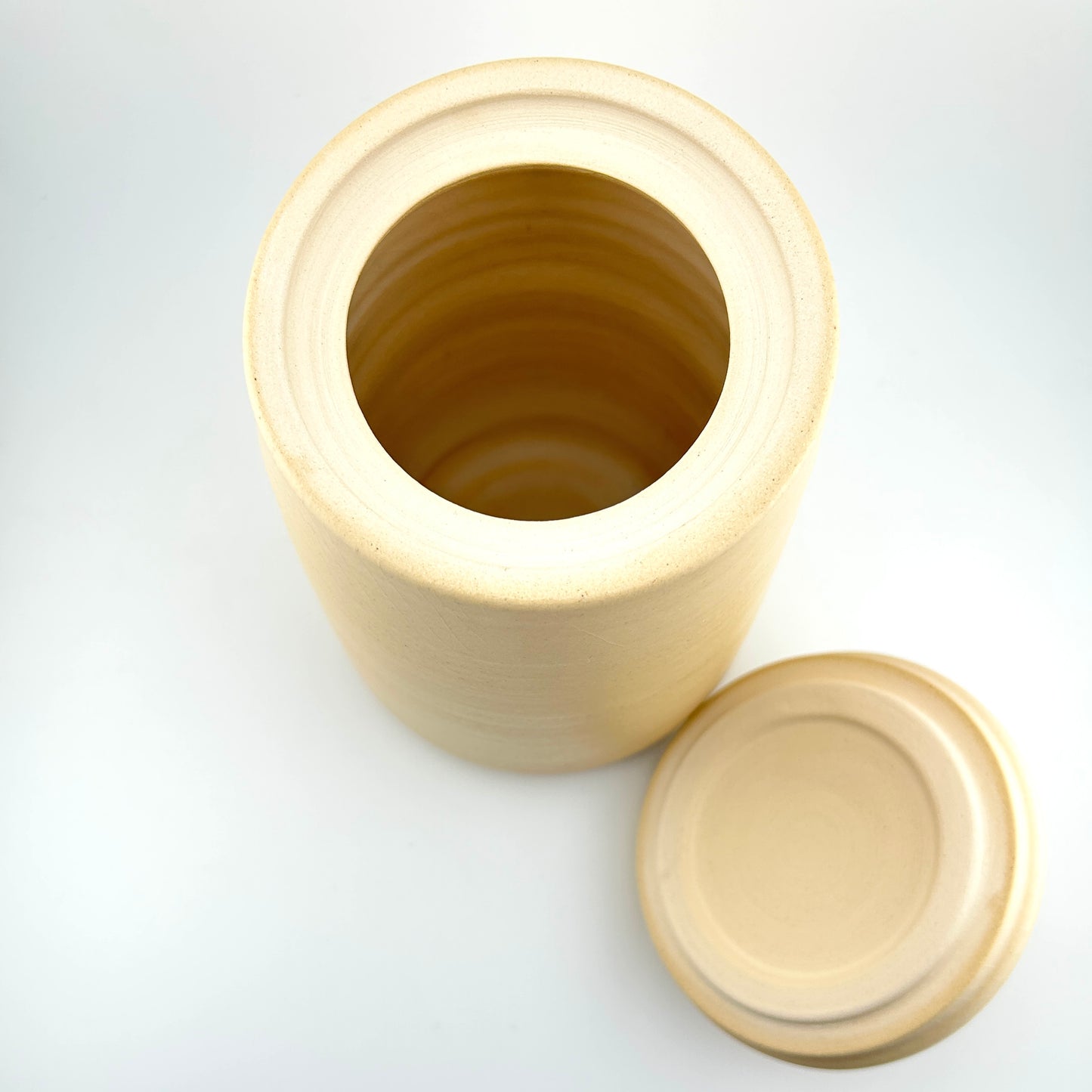 Large lidded jar - egg shell crackle
