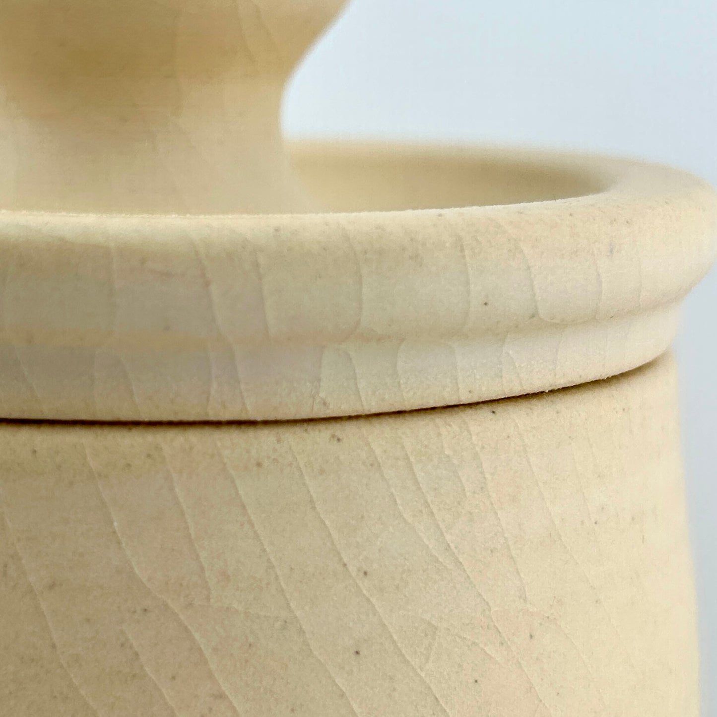 Large lidded jar - egg shell crackle